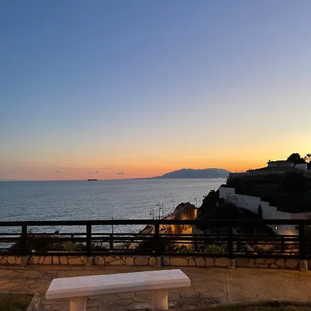 Beautiful Five Bedroom Three Bathroom Entire Villa
