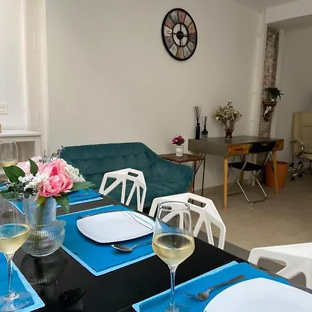 Beautiful Five Bedroom Three Bathroom Entire Málaga