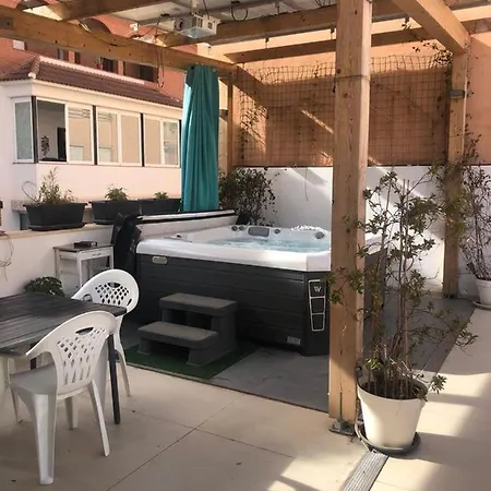 Beautiful Five Bedroom Three Bathroom Entire